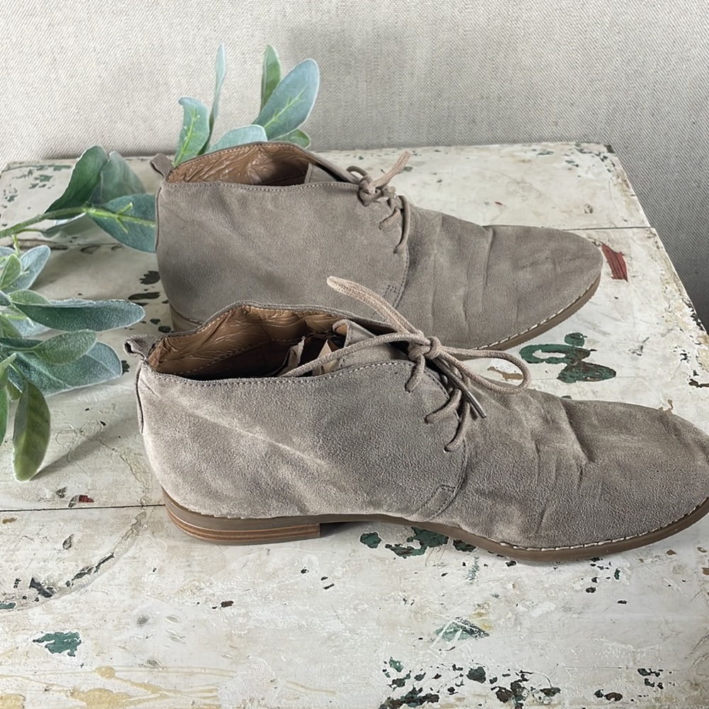 Franco Sarto > Tan Suede Lace Up Booties 6.5 - Picture 6 of 8